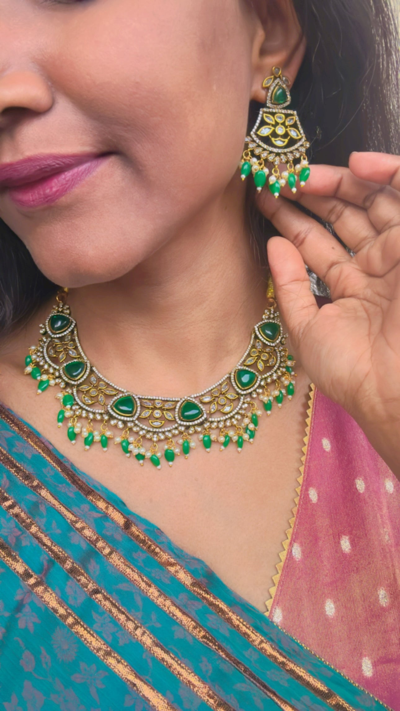 EMERALD PARUL ANTIQUE JEWELLERY SET