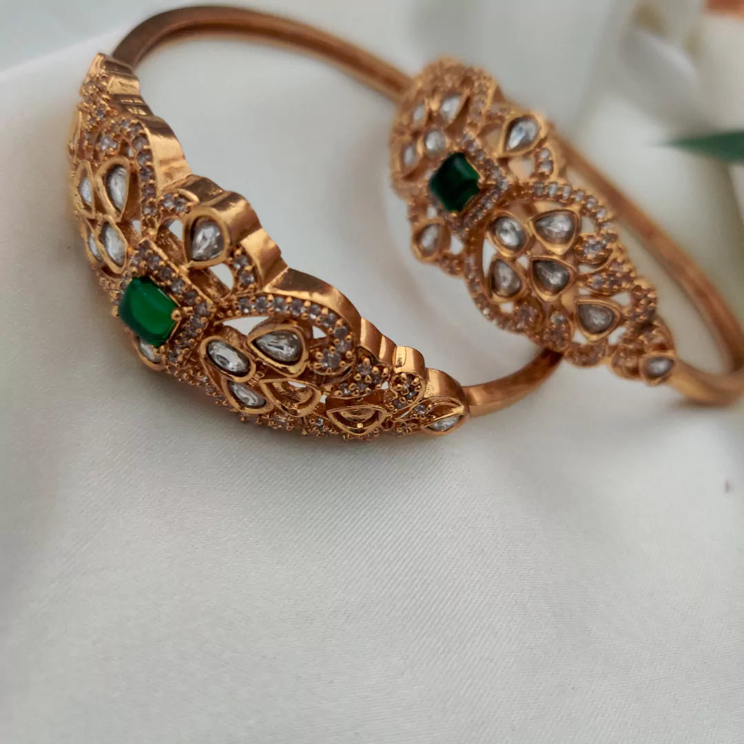 EMERALD AMARJAA TEMPLE BANGLES