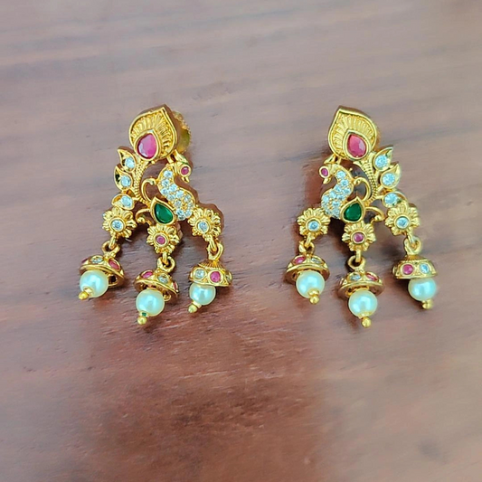 MULTICOLOR YANSHI STUD EARRINGS