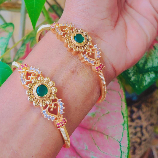 EMERALD MUGAPPU NAGAS BANGLES