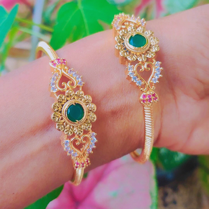 EMERALD MUGAPPU NAGAS BANGLES