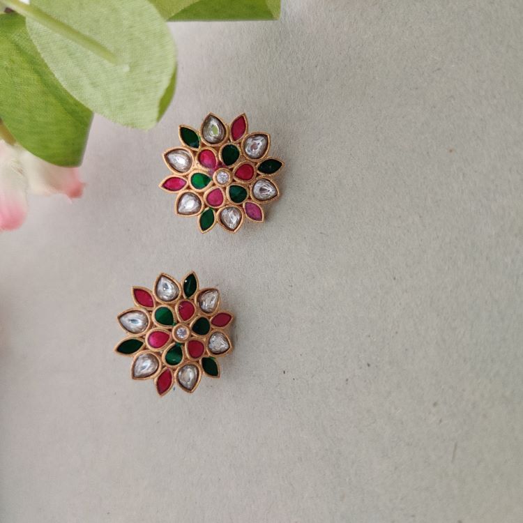 Stylish 1 gram gold ear studs