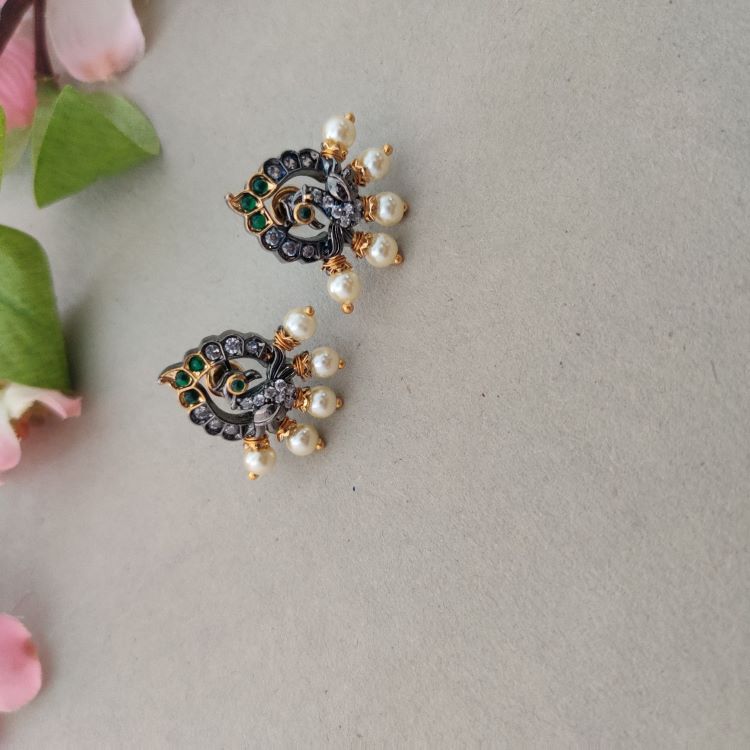 BLACK POLISH EMERALD MAYILA TEMPLE STUD EARRINGS