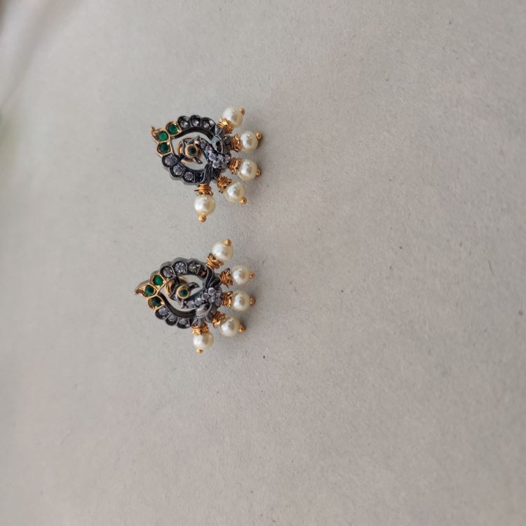 BLACK POLISH EMERALD MAYILA TEMPLE STUD EARRINGS