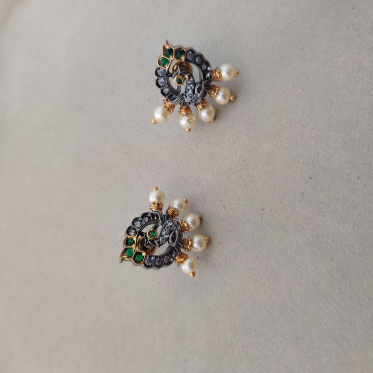 BLACK POLISH EMERALD MAYILA TEMPLE STUD EARRINGS