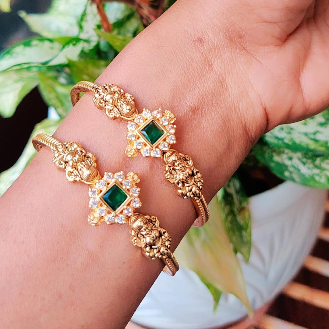 EMERALD ANILA NAGAS BANGLES