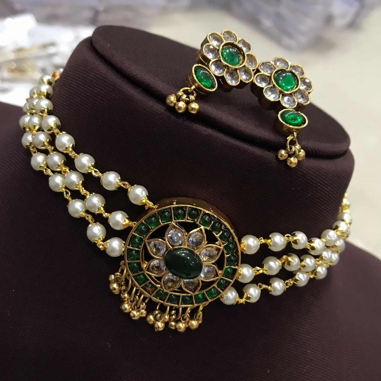 EMERALD KUYIL PEARL JEWELLERY SET