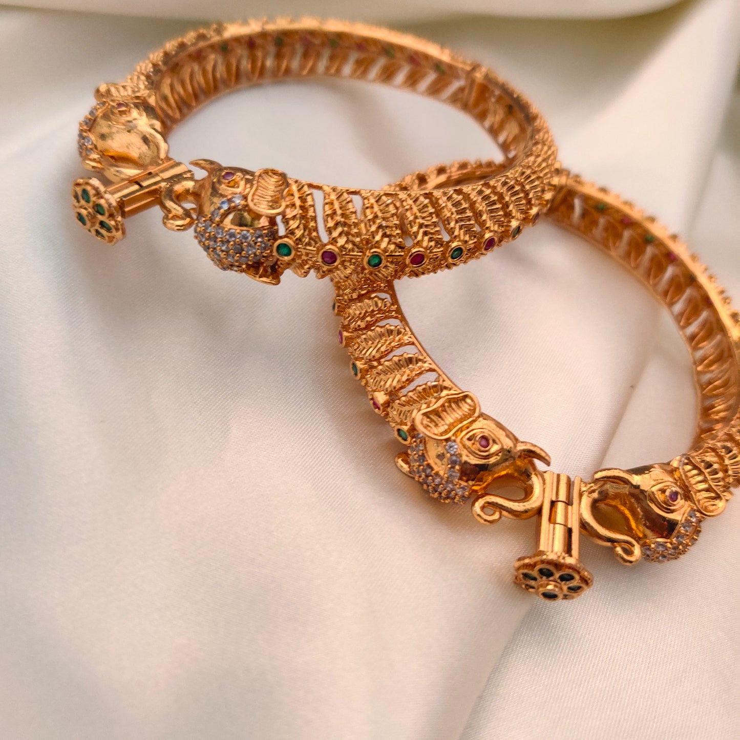 SHANTI OPENABLE TEMPLE BANGLES