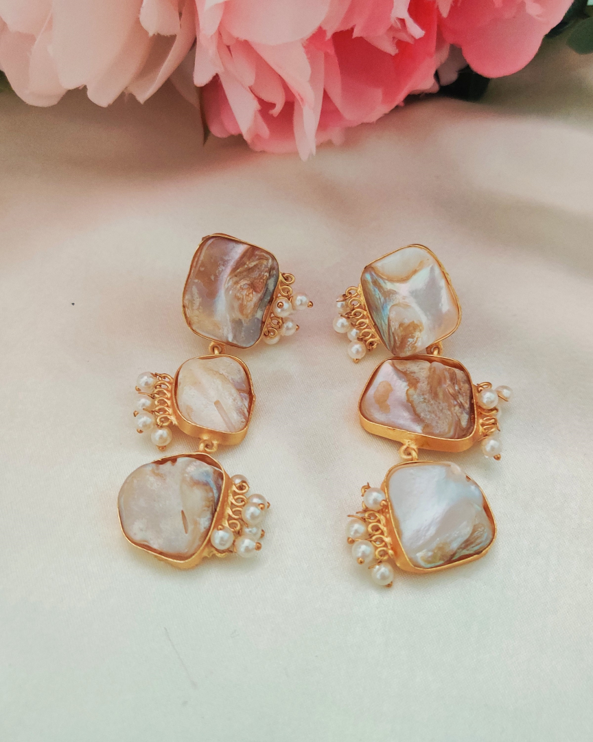 ARAMBOL PEARL EARRINGS