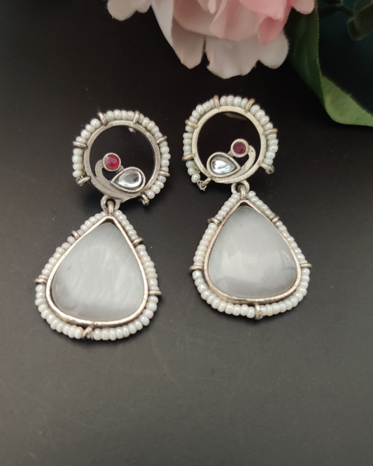 WHITE ANALA SILVER PLATED EARRINGS