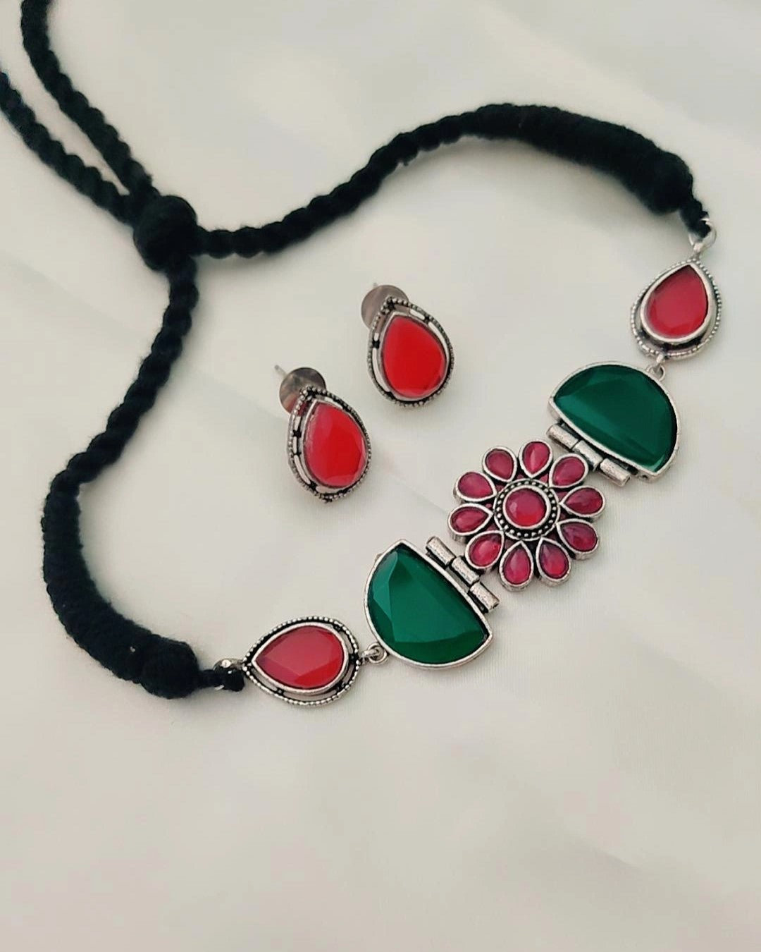 MULTICOLOR KARYA SILVER PLATED JEWELLERY SET