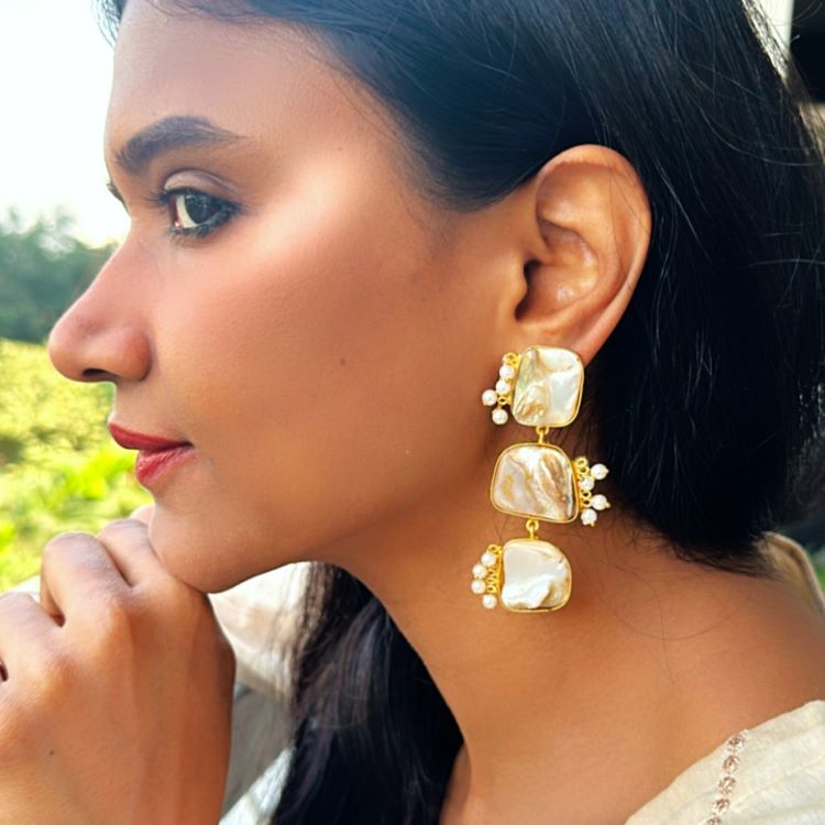 ARAMBOL PEARL EARRINGS