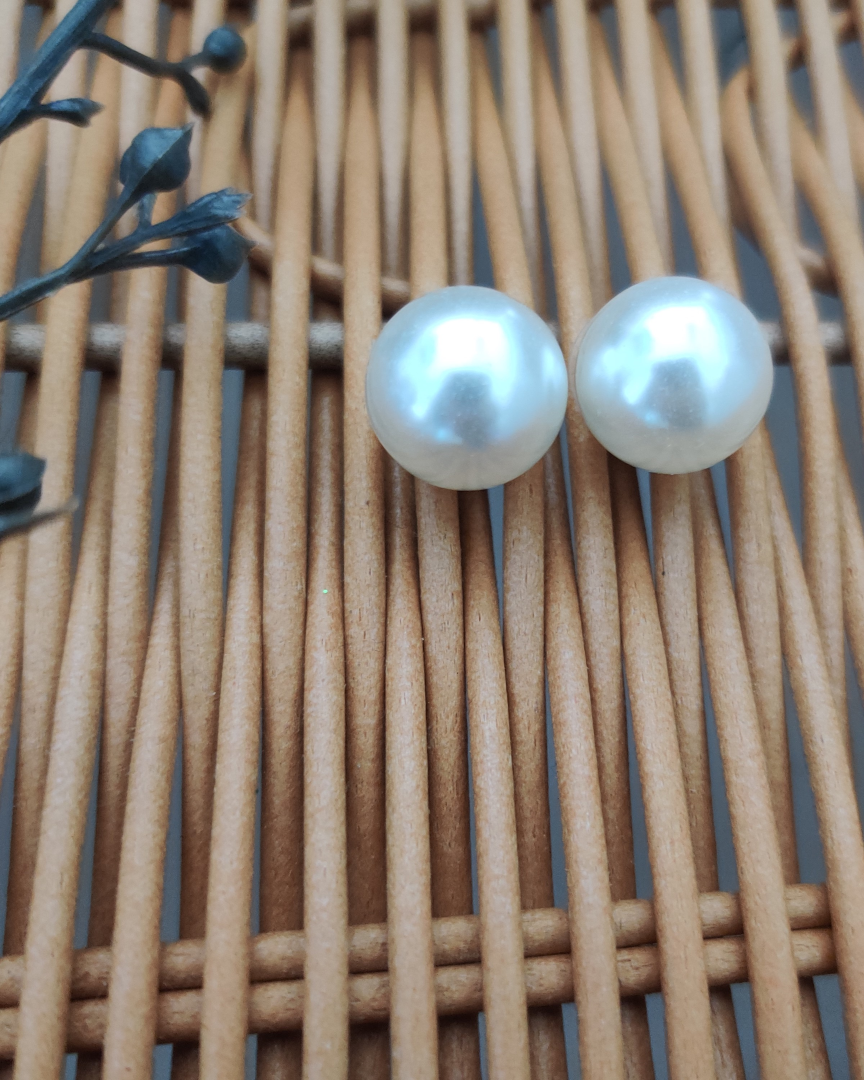 RIZWANA OVERSIZED PEARL STUD EARRINGS