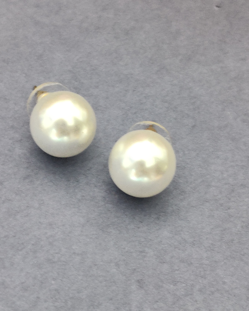 RIZWANA OVERSIZED PEARL STUD EARRINGS