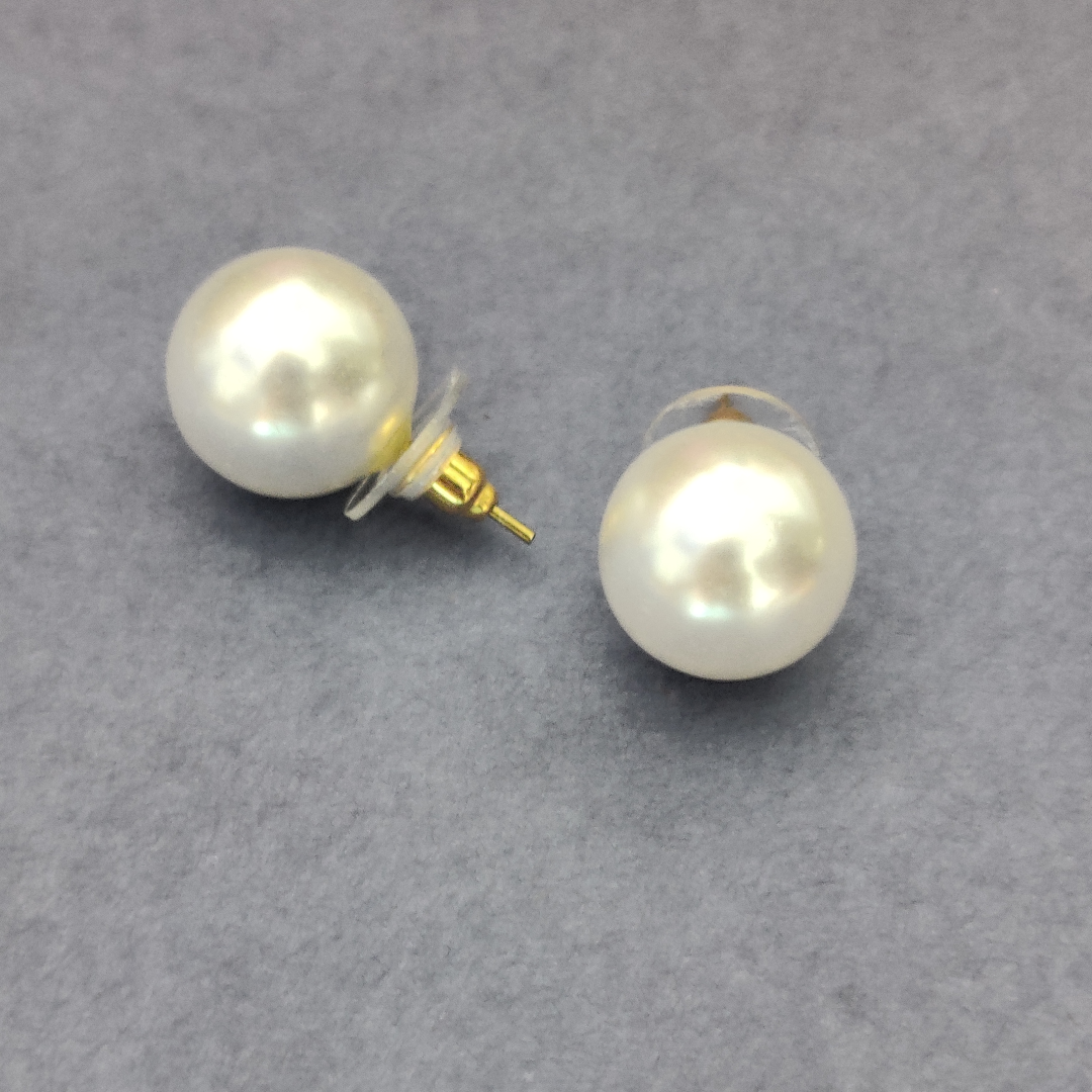 RIZWANA OVERSIZED PEARL STUD EARRINGS