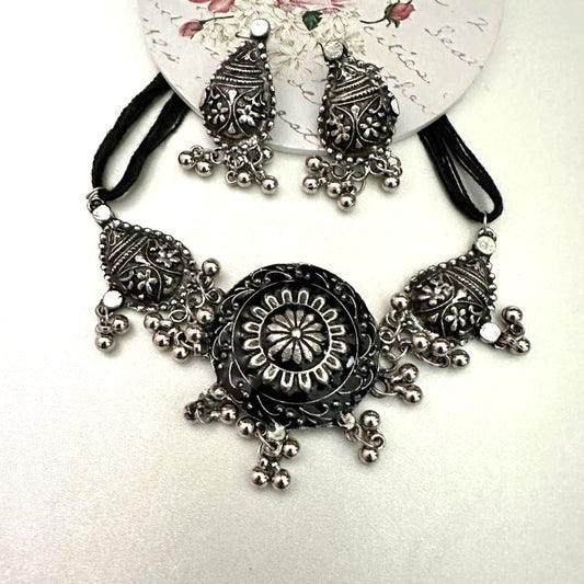 BLACK POLISH NIYA JEWELLERY SET