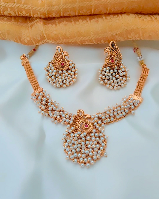 STUTI PEARL JEWELLERY SET