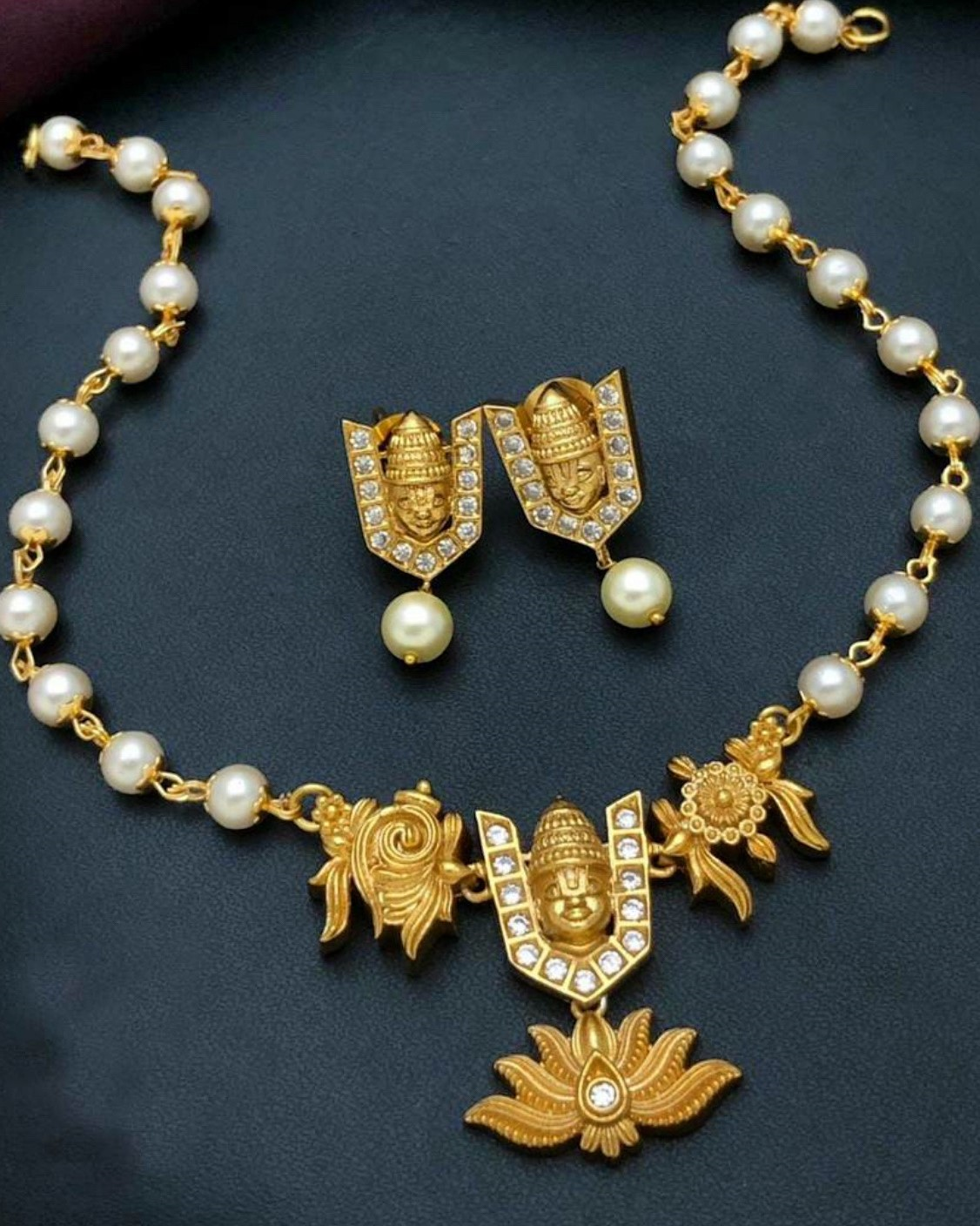 VENKATACHALAPATI PEARL TEMPLE JEWELLERY SET