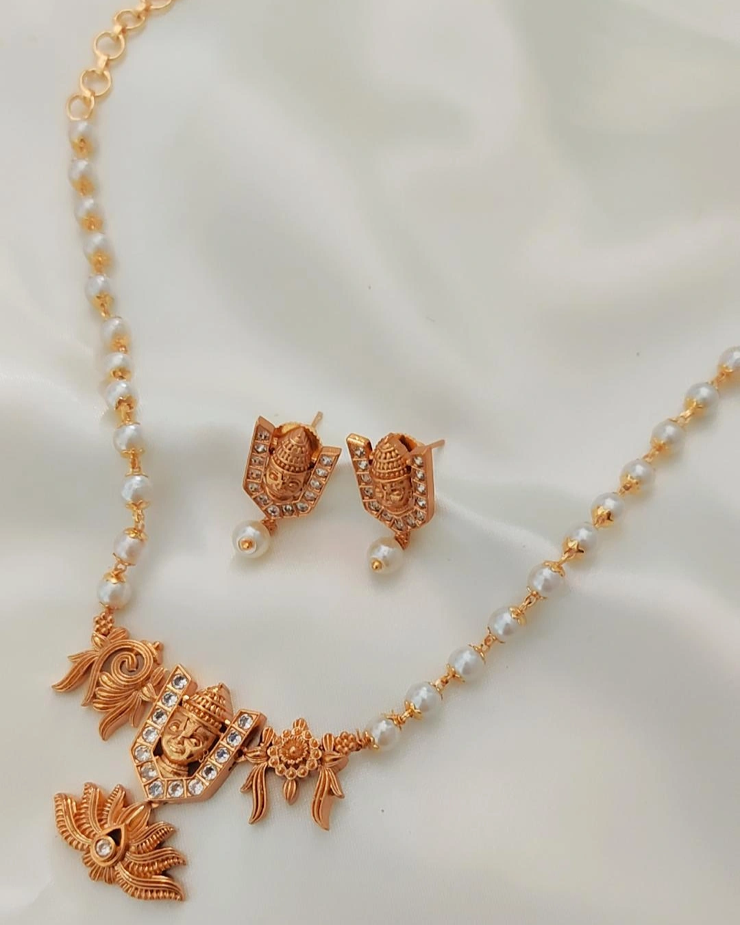 VENKATACHALAPATI PEARL TEMPLE JEWELLERY SET