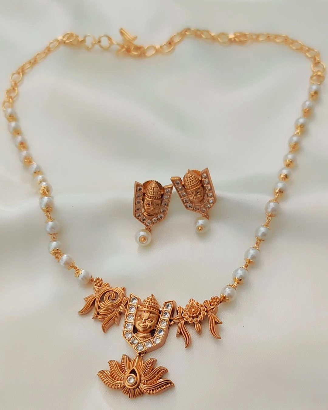 VENKATACHALAPATI PEARL TEMPLE JEWELLERY SET