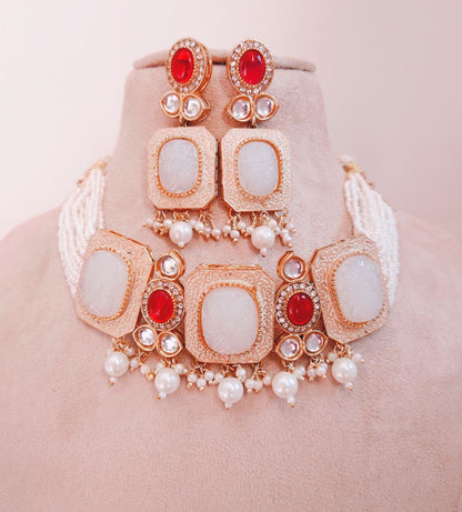 BEIGE DEEPIKA KUNDAN JEWELLERY SET