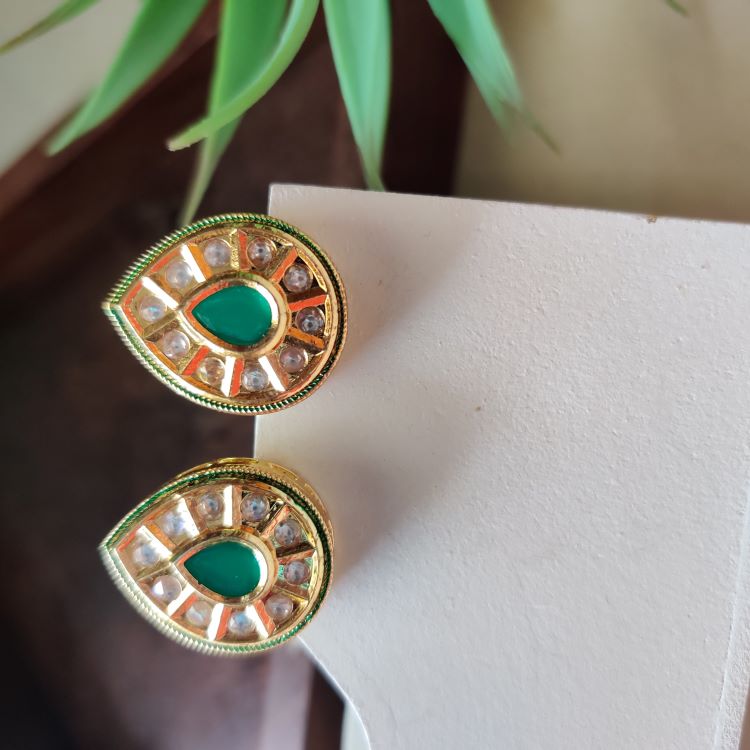 EMERALD MARIYA STUD EARRINGS