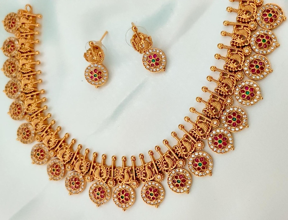 GOLDEN UMAYAAL JEWELLERY SET