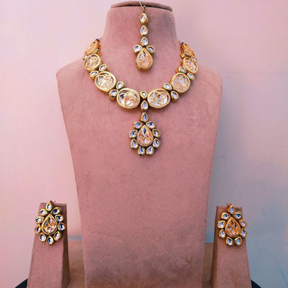 GOLD TYAANI KUNDAN JEWELLERY SET