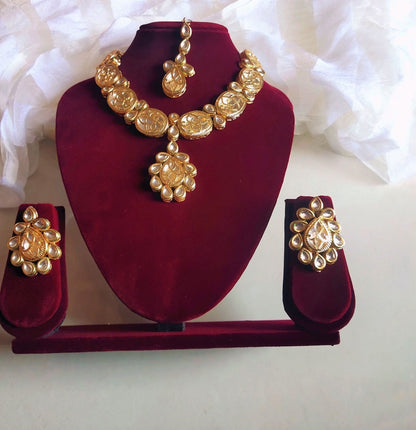 Gold necklace set